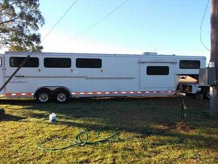 Horse Transport for sale NSW Shadow 5 Horse Gooseneck Trailer