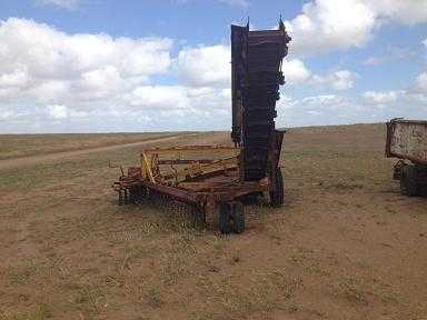 Bourne Stone Picker Farm Machinery for sale SA Streaky Bay