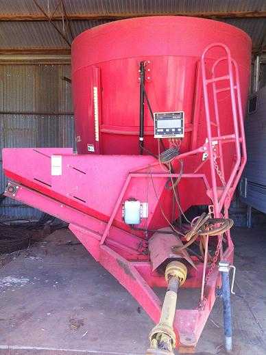 Farm Machinery for sale SA NDE Vertical Feed Mixer