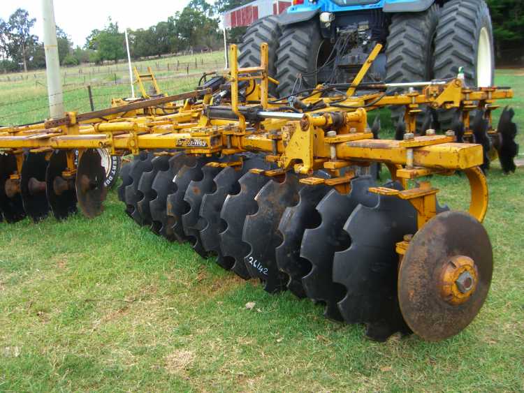 Farm Machinery for sale NSW Taylorway Offset Discs and Hardi Boomspray