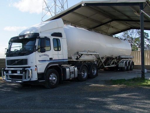 Tri-Axle Stockfeed Tanker Volvo FM 480 Truck for sale VIC Maffra