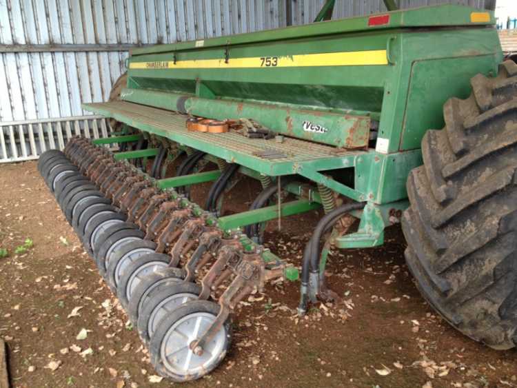 Farm Machinery for sale WA Chamberlain 753 Combine 