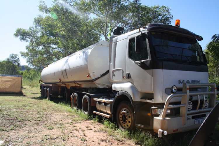 Trucks for sale WA 2006 Mack Semi Water Cart