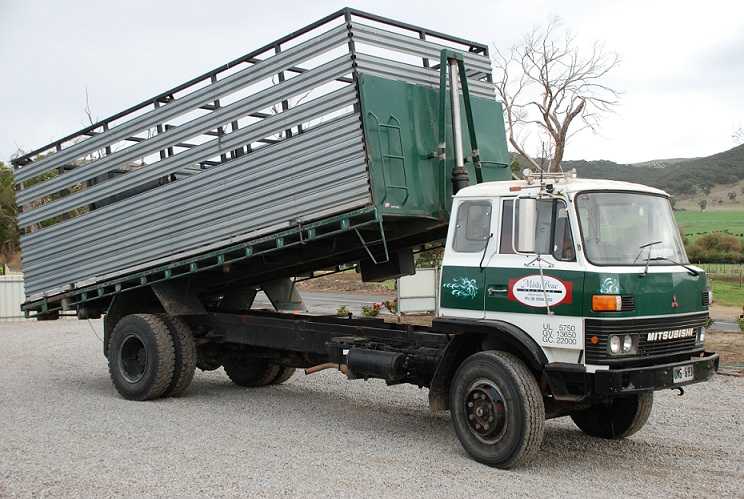 Mitsubishi FM 215 Truck and Stockcrate for sale SA