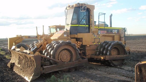 Earthmoving Equipment for sale Qld Caterpillar 825C Compactor in Toowoomba 
